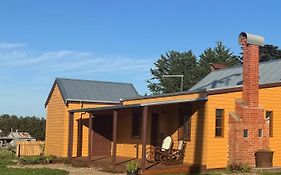 Myrtlebank Cottage Farmstay